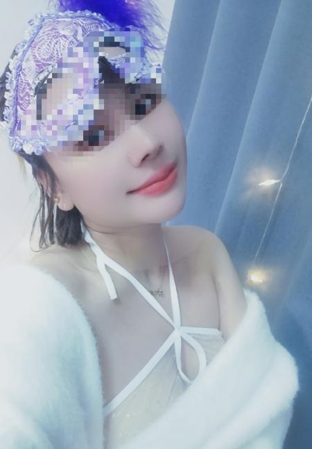 大胸娇小少妇