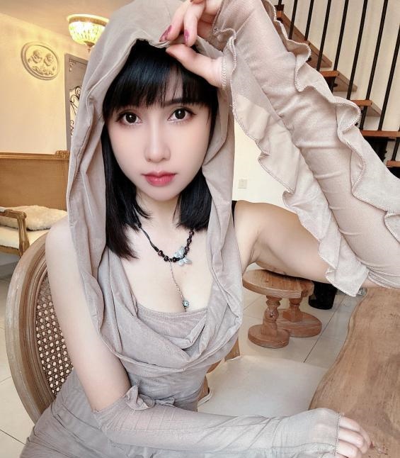 身材高挑御姐彤彤