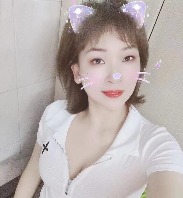大奶叶子老师