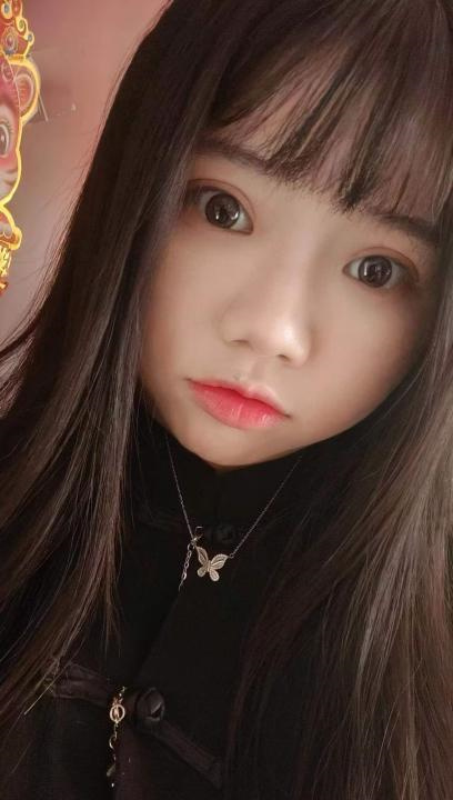 大奶含烟