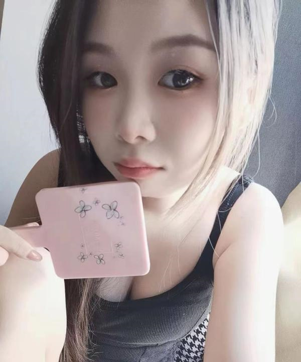 清纯可爱安娜