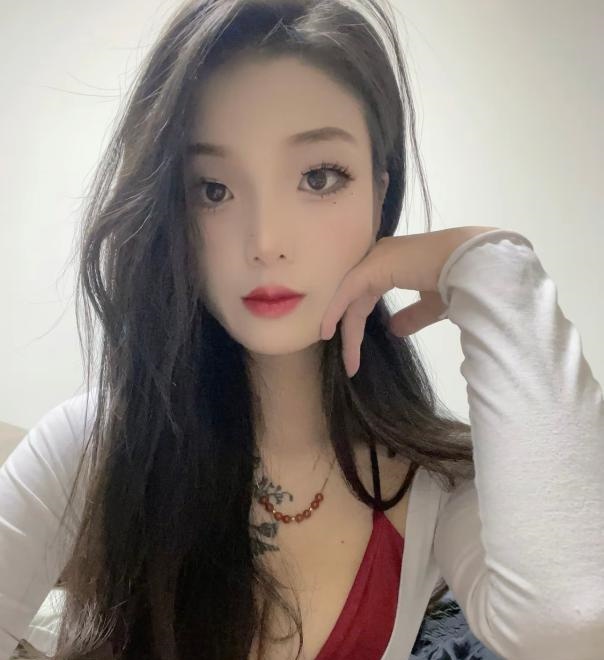 武侯嫩胸小骚妹
