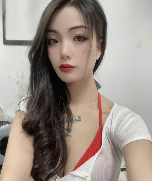 武侯嫩胸小骚妹