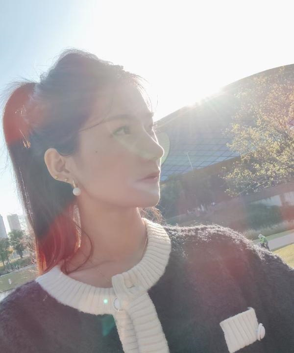 兼职美女芝芝