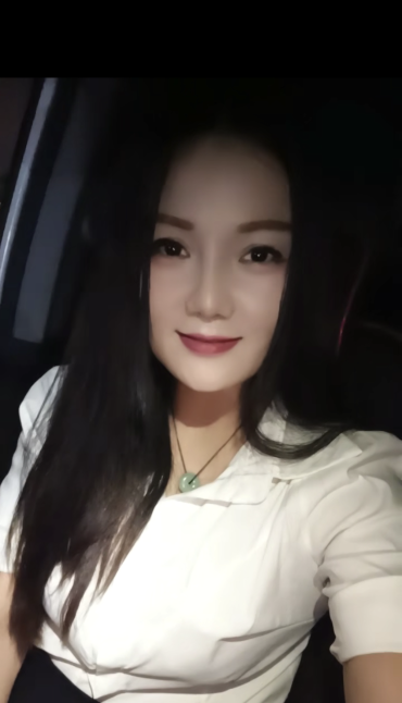 光谷前凸后翘
