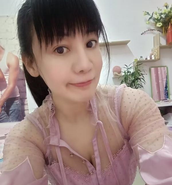 大奶健身轻熟女燕子