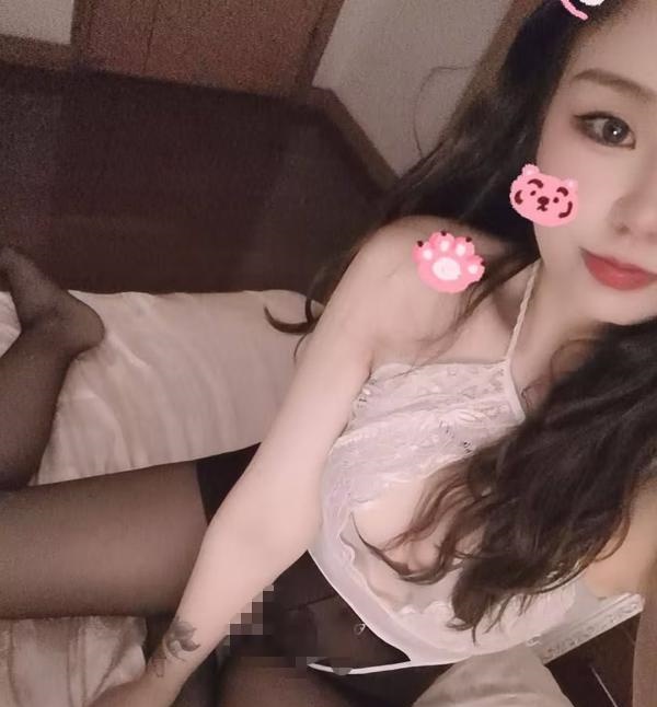 美臀小妹子