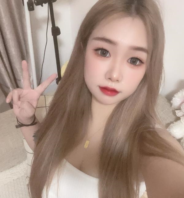 年轻妮妮小可爱