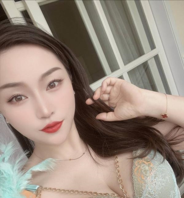 佛山居家巨乳少妇