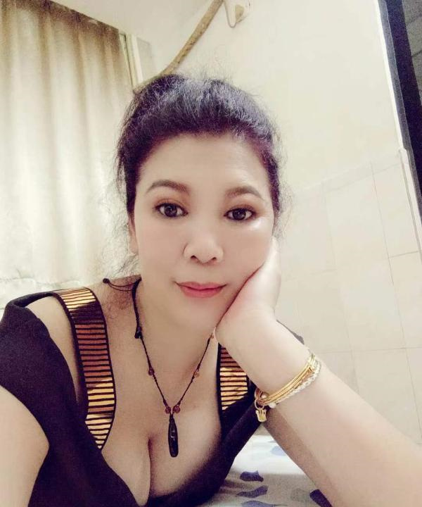 包夜熟女飘雪