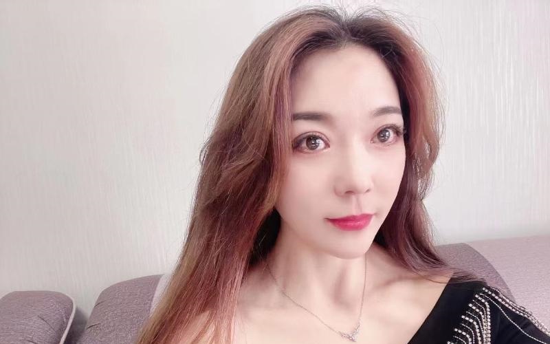 学府经典娇艳少妇