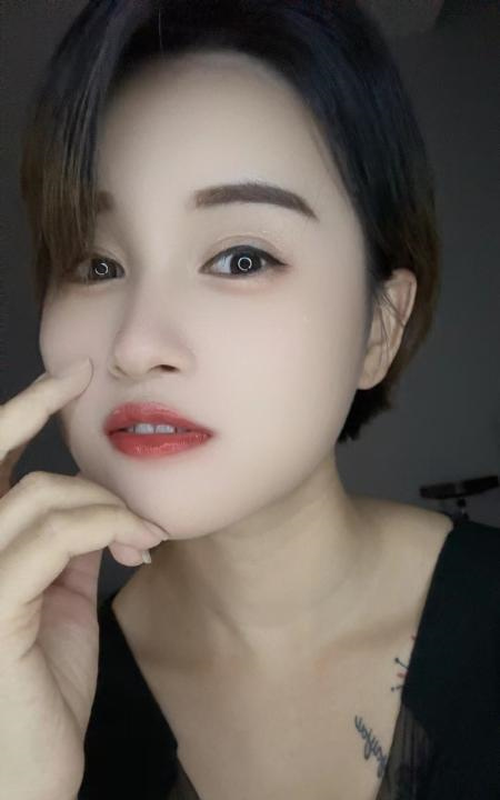 可爱甜美的美少妇