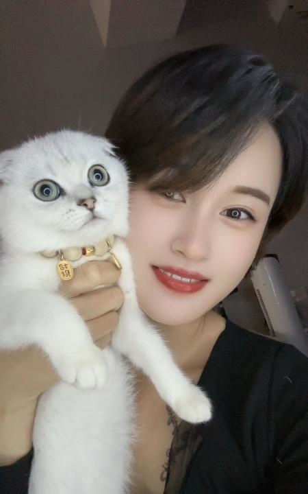 可爱甜美的美少妇