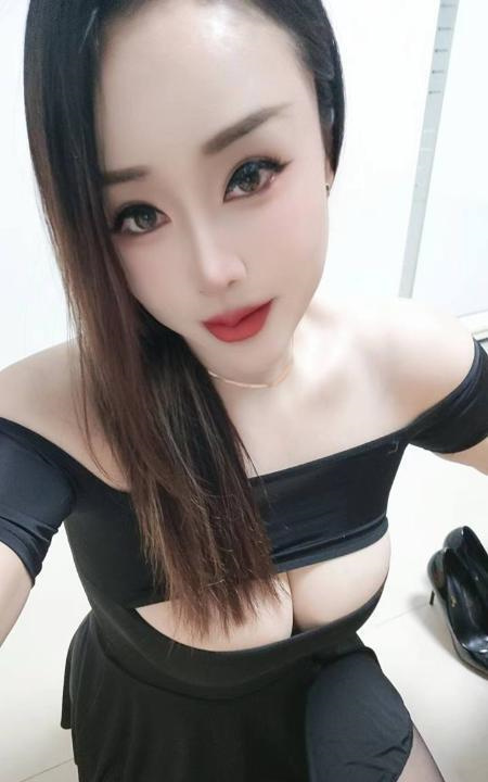 朝阳大胸翘臀妹子