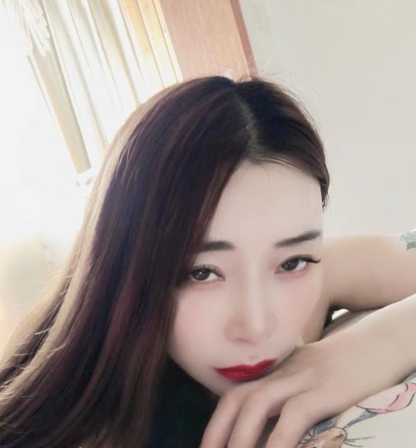 翘臀黑丝少妇