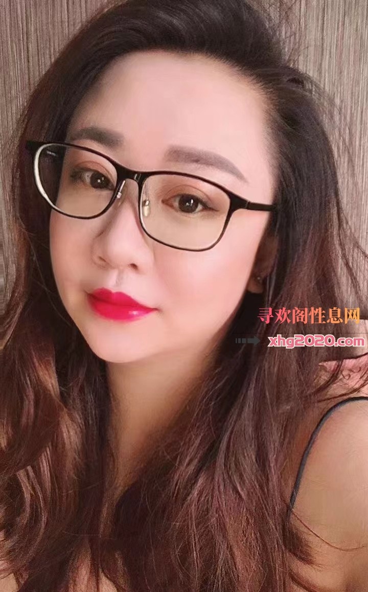 大胸服务型坦克姐