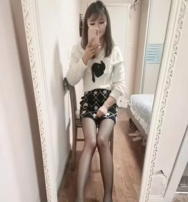 竹山路瑜伽美女