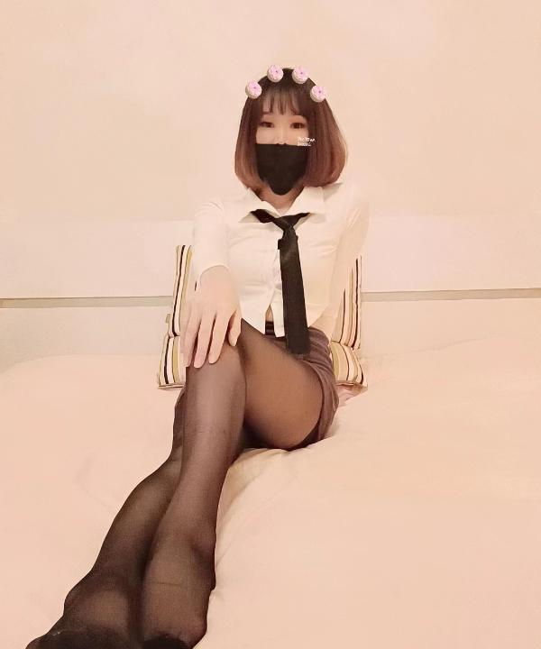 骨感美女抱着玩