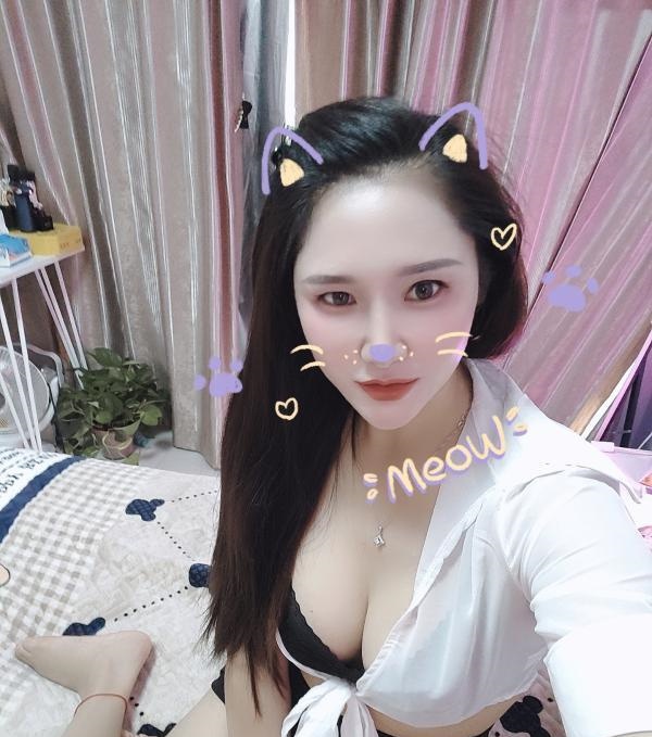 园区水多奶大小姐姐