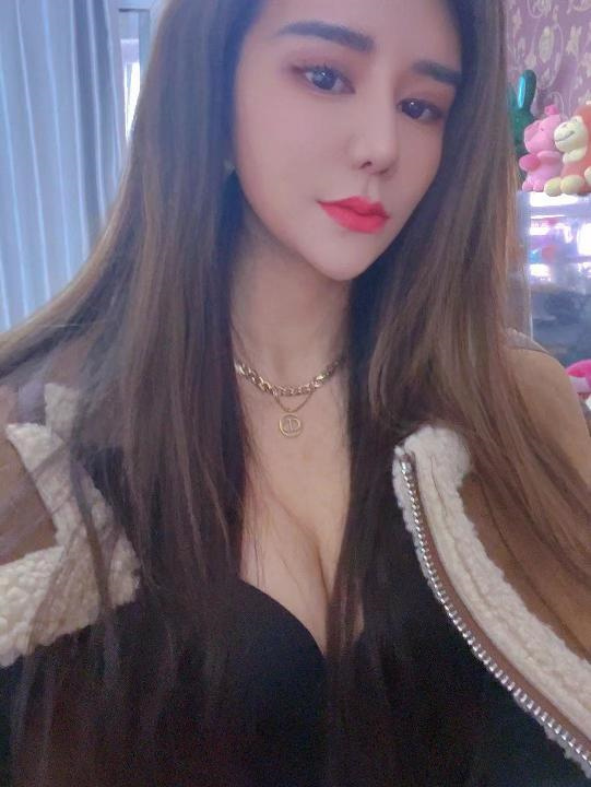 建邺蜂腰大屁股美女