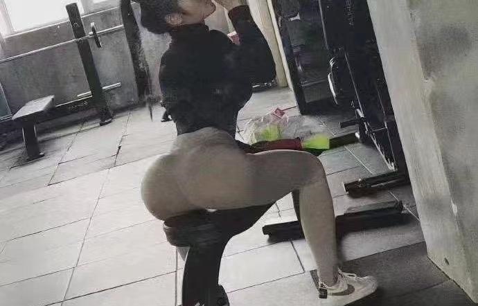 建邺蜂腰大屁股美女