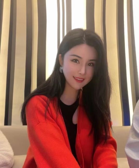 马达丰臀模特月亮