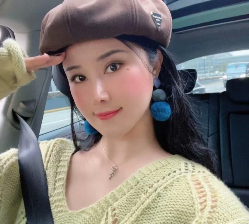 马达丰臀模特月亮