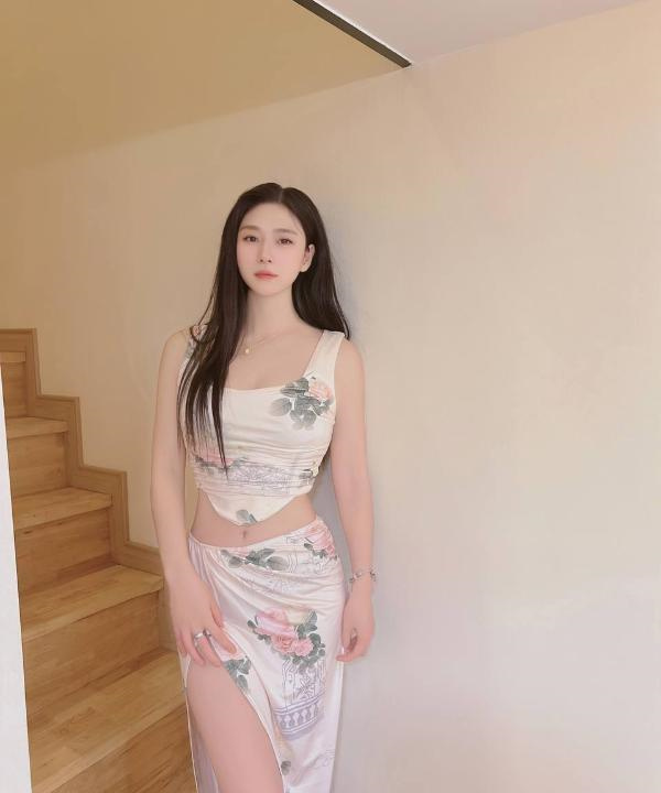身材火辣性感御姐