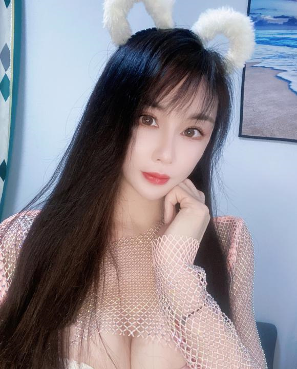 栖霞性感小野猫