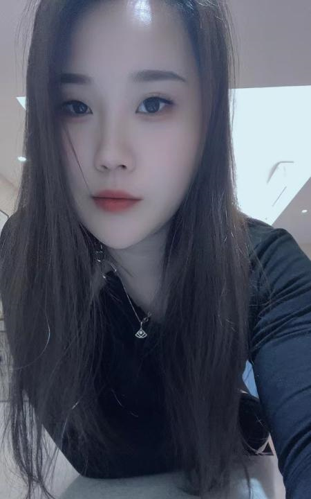 大胸的邻家小妹