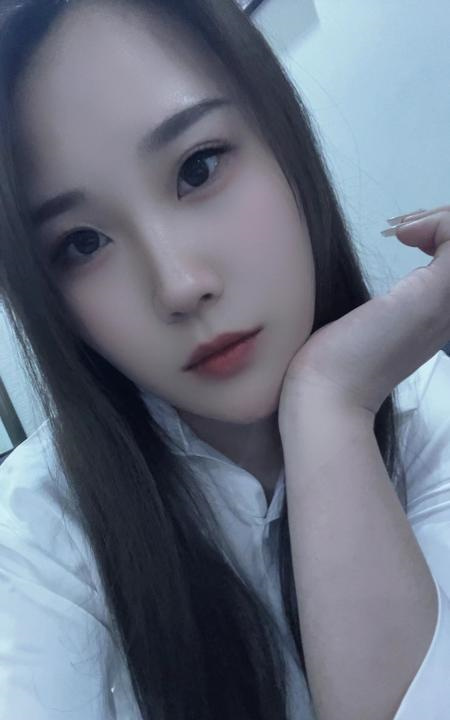 大胸的邻家小妹