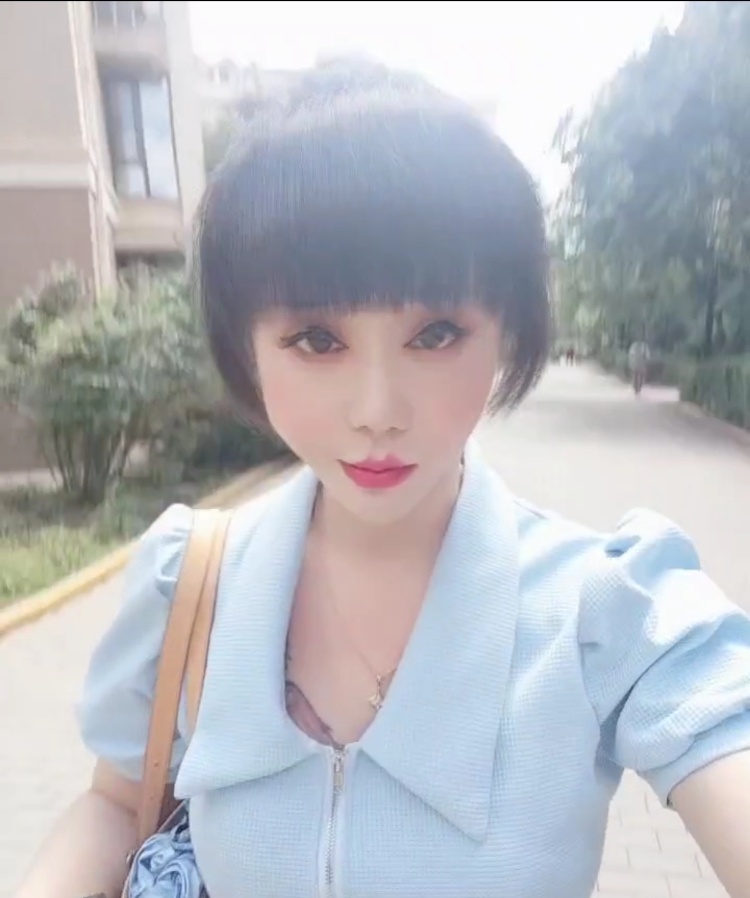 颜值标致妩媚浪女