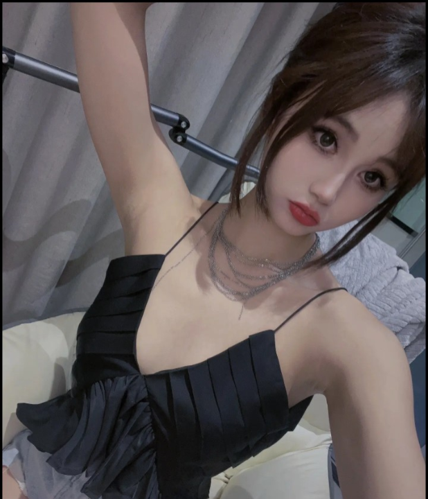 大眼性感黑丝图灵儿