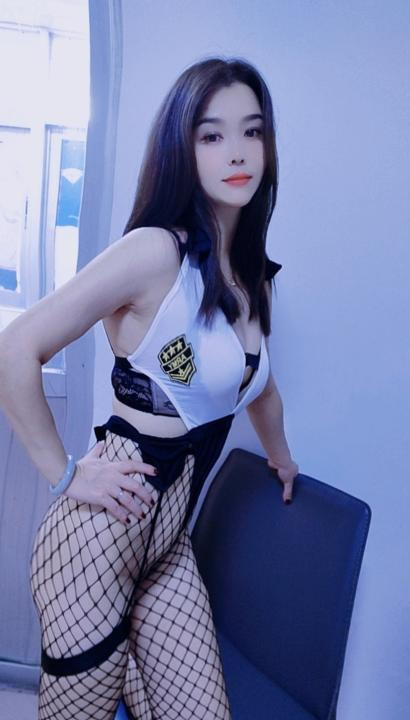 南山西丽气质女郎