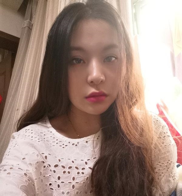汉口火车站娇小女人