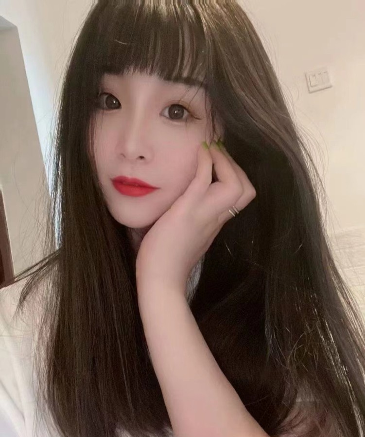 舌头很灵活的年轻小骚货