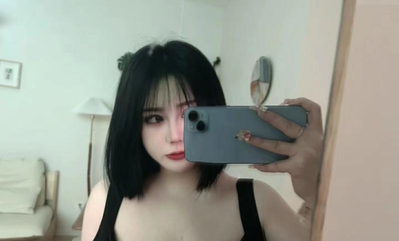大胸小美女