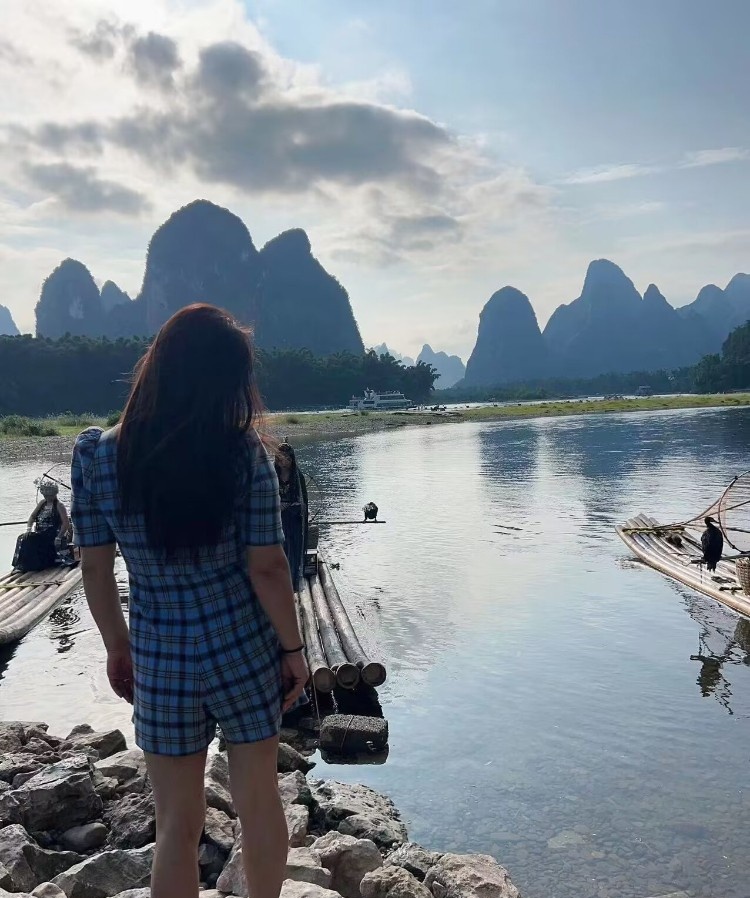 津南永旺黑丝连体骚货