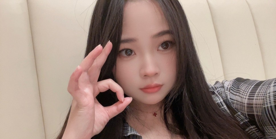 婴儿肥可爱软妹