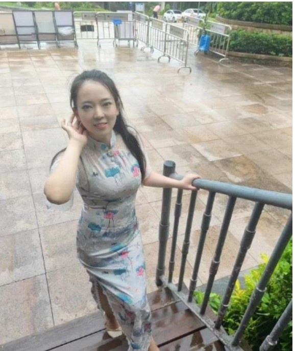 瑜伽美少妇