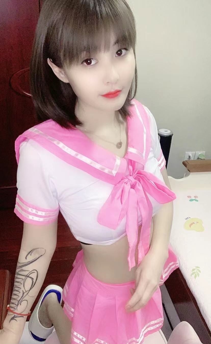 19岁清纯雪白嫩肤妹