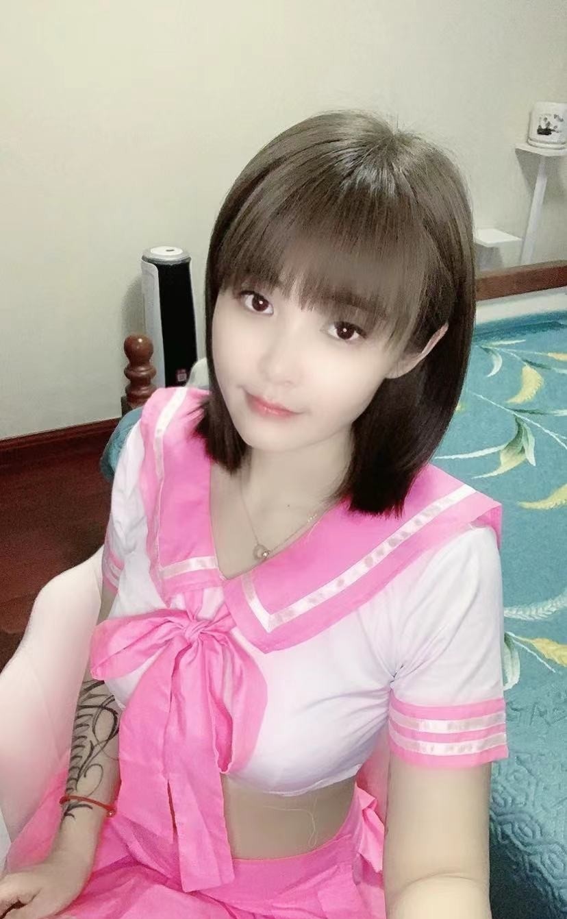 19岁清纯雪白嫩肤妹