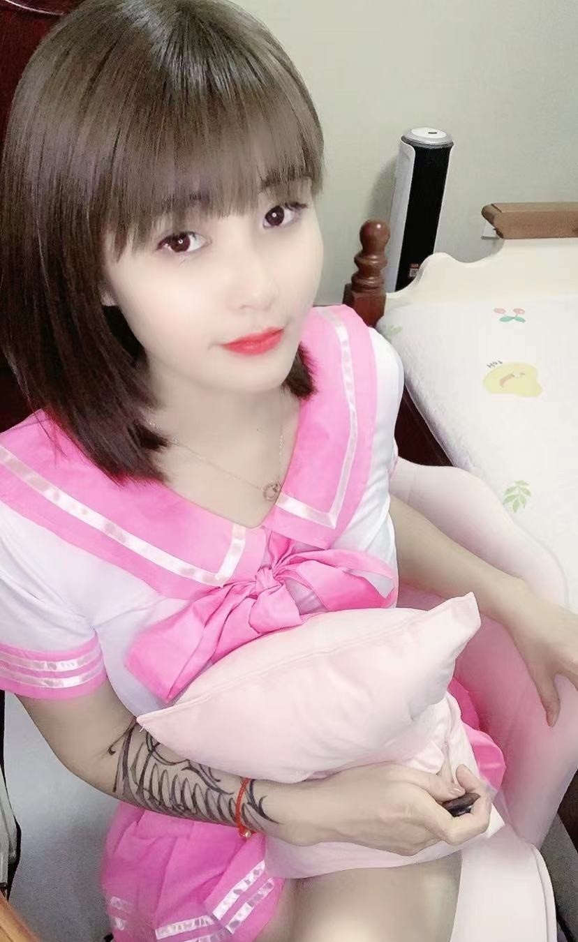 19岁清纯雪白嫩肤妹