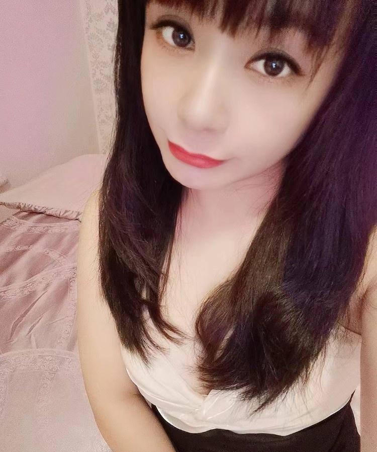 万象城主动热情小少妇