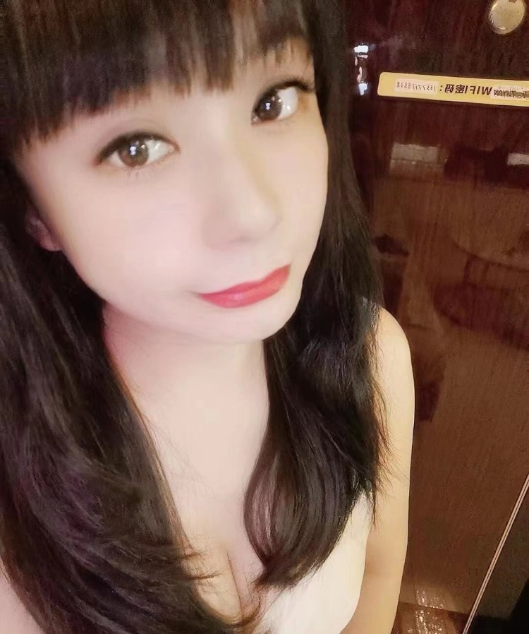 万象城主动热情小少妇