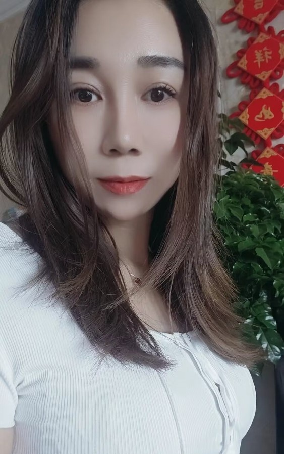 身材很好的服务型少妇