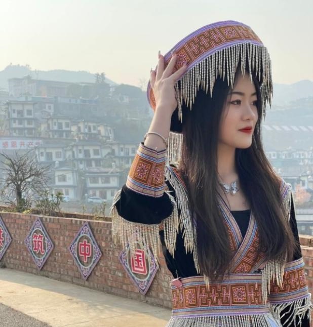 苗族姑娘晓晓
