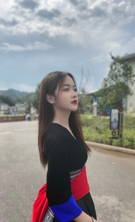 苗族姑娘晓晓