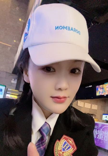 白云百变依依妹子