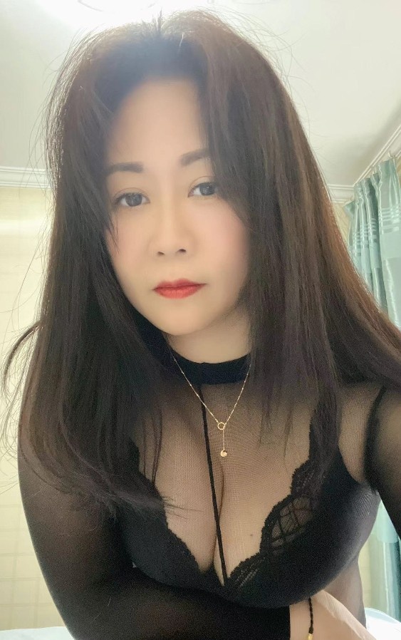 颜射熟女巨乳护士